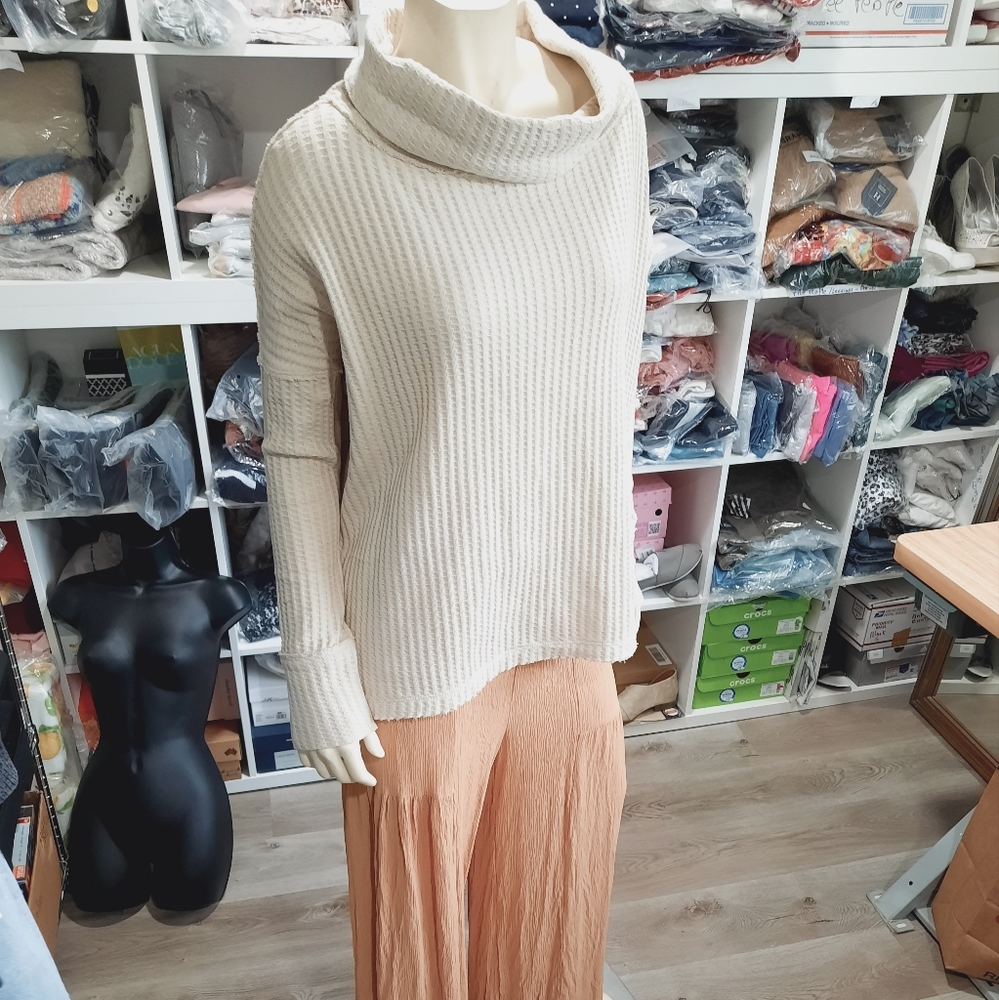 NEW Free People Juicy Long Sleeve Split Back Thermal Wafle Knit Oversized Top - Picture 3 of 14